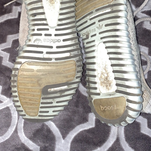 ADIDAS YEEZY BOOST 350(unisex) S: 4.5Y I’m a 7.5/8 in WOMENS they fit perfectly! - Picture 3 of 7